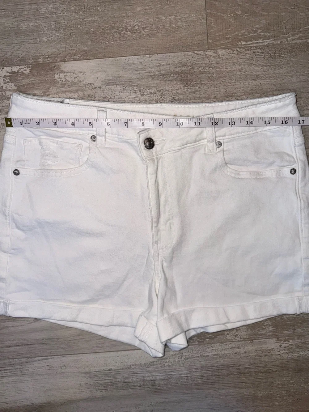 American Eagle White Mom Shorts High Rise Stretch Denim Cuffed Summer Size 12 - Picture 9 of 10